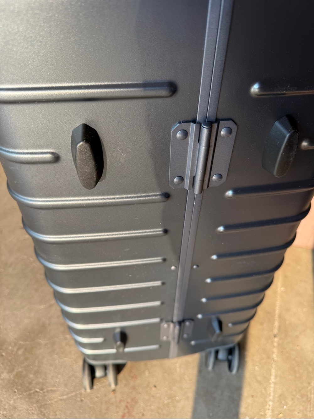 Solgaard Luggage 25” Check In Closet New - Picture 4 of 15